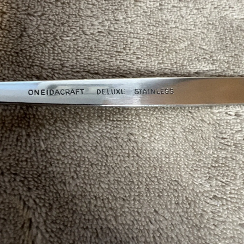 Vintage Flatware Oneidacraft Deluxe Stainless Capistrano Roses 4 Pieces‎
